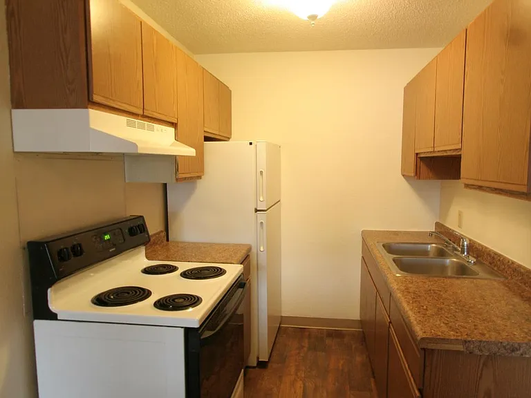 302 6th St SW #201 — Photo 2