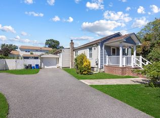 24 Garden St, Farmingdale, NY 11735