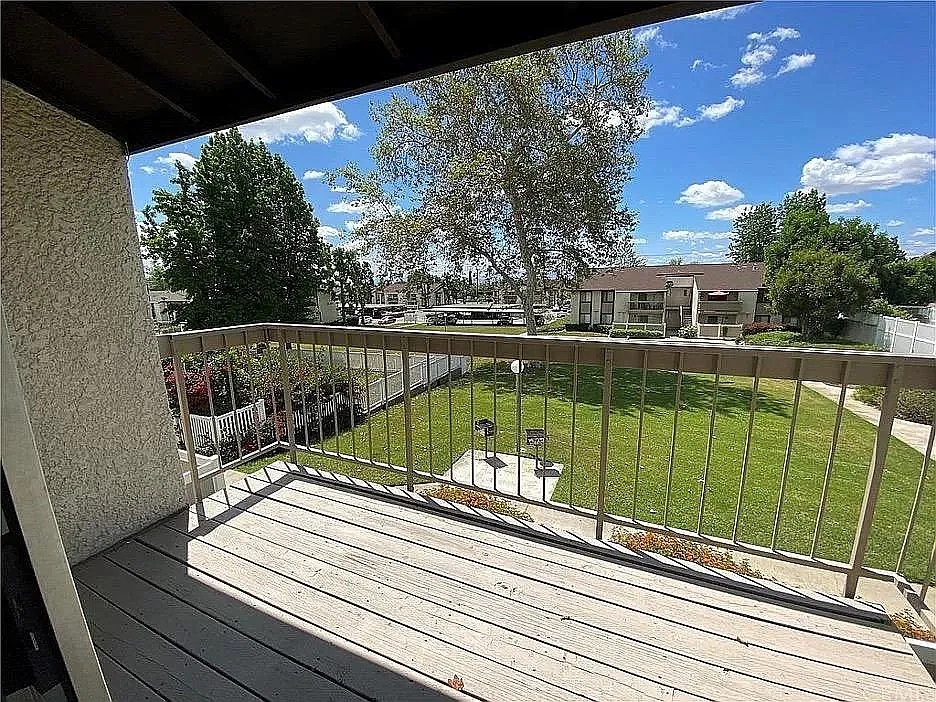 2 bed, 935 sqft, $2,295 — Photo 2