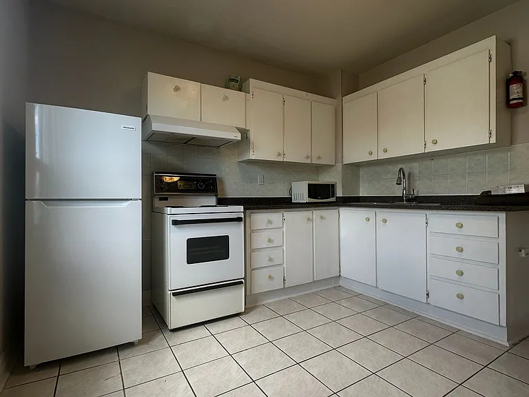 68 Melville Ave #UPPER — Photo 8