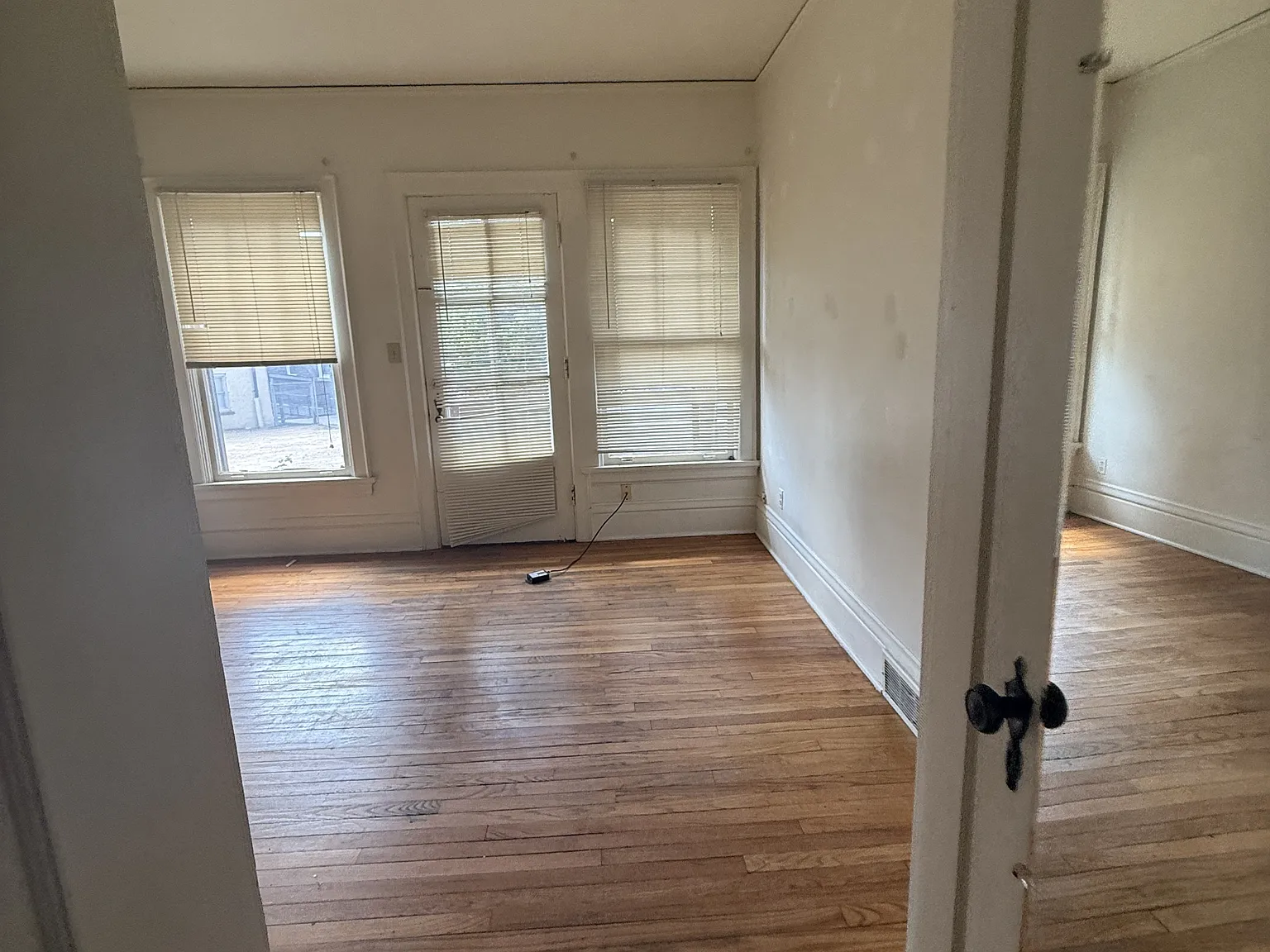 622 Howard Place - B — Photo 3