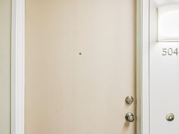 2nd image of 814 N Delaware St APT 504