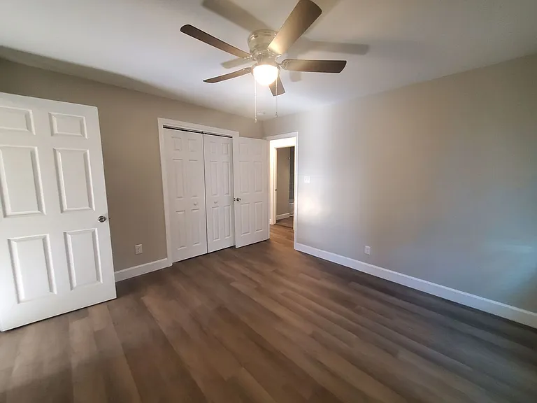 1208 Hillsboro St — Photo 7
