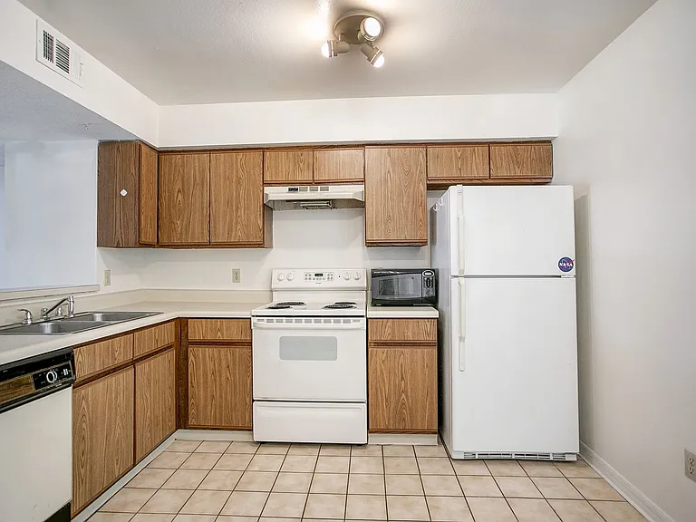 2721 Gray Fox Ln — Photo 3