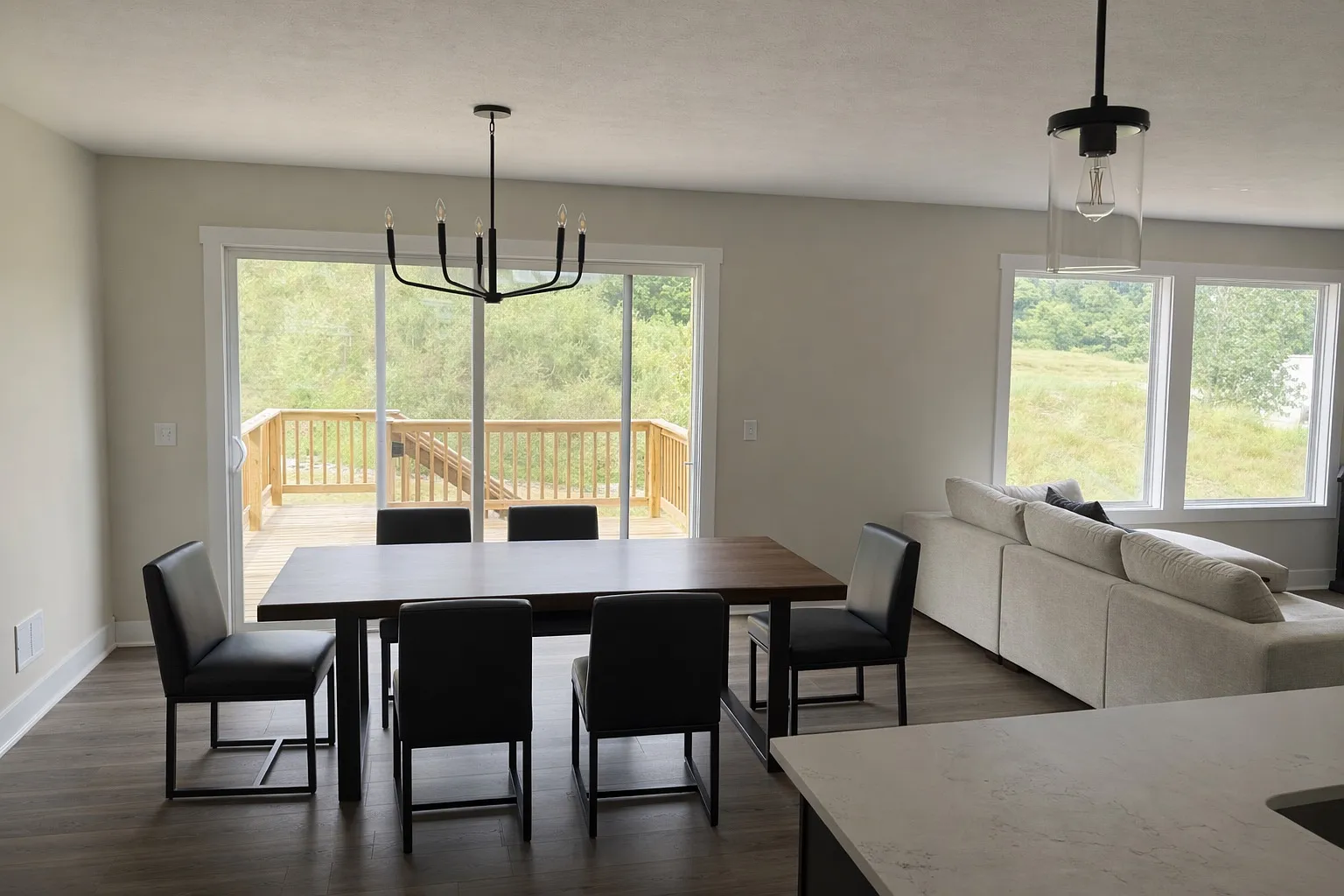 Valley Point Dr SE, Caledonia — Photo 4