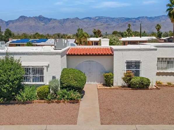 9027 E Palms Park Dr, Tucson, AZ 85715
