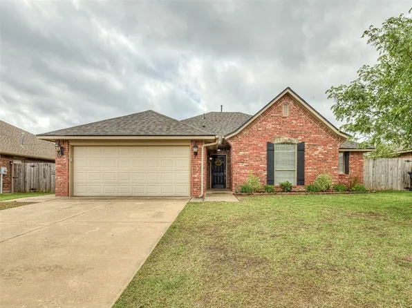 320 Madison Place Dr, Moore, OK 73160