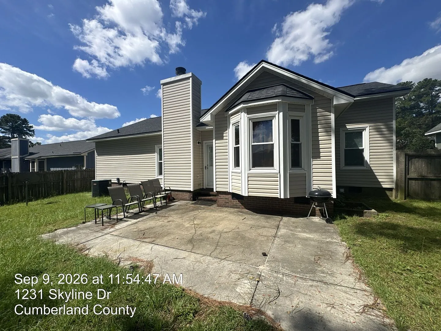 1235 Skyline Drive — Photo 2