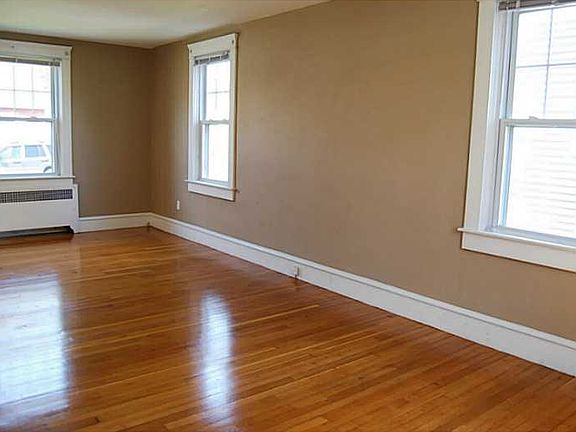 4th image of 106 Hope St