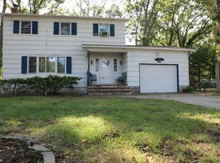 8 Terry Dr #WH, Mastic, NY 11950