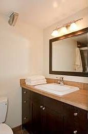 5th image of 511 1/2 17th Ave E