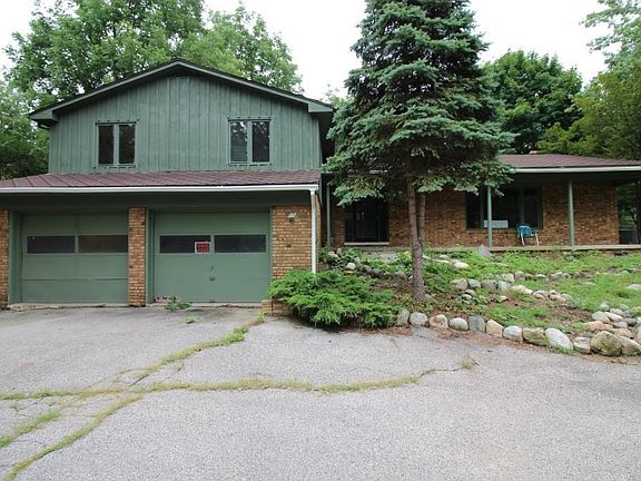 2nd image of 475 Huntington Dr