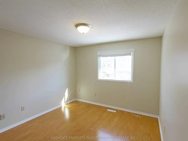 80 Hadden Cres — Photo 9
