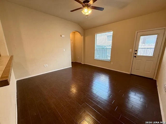 685 Creekside Cir — Photo 8