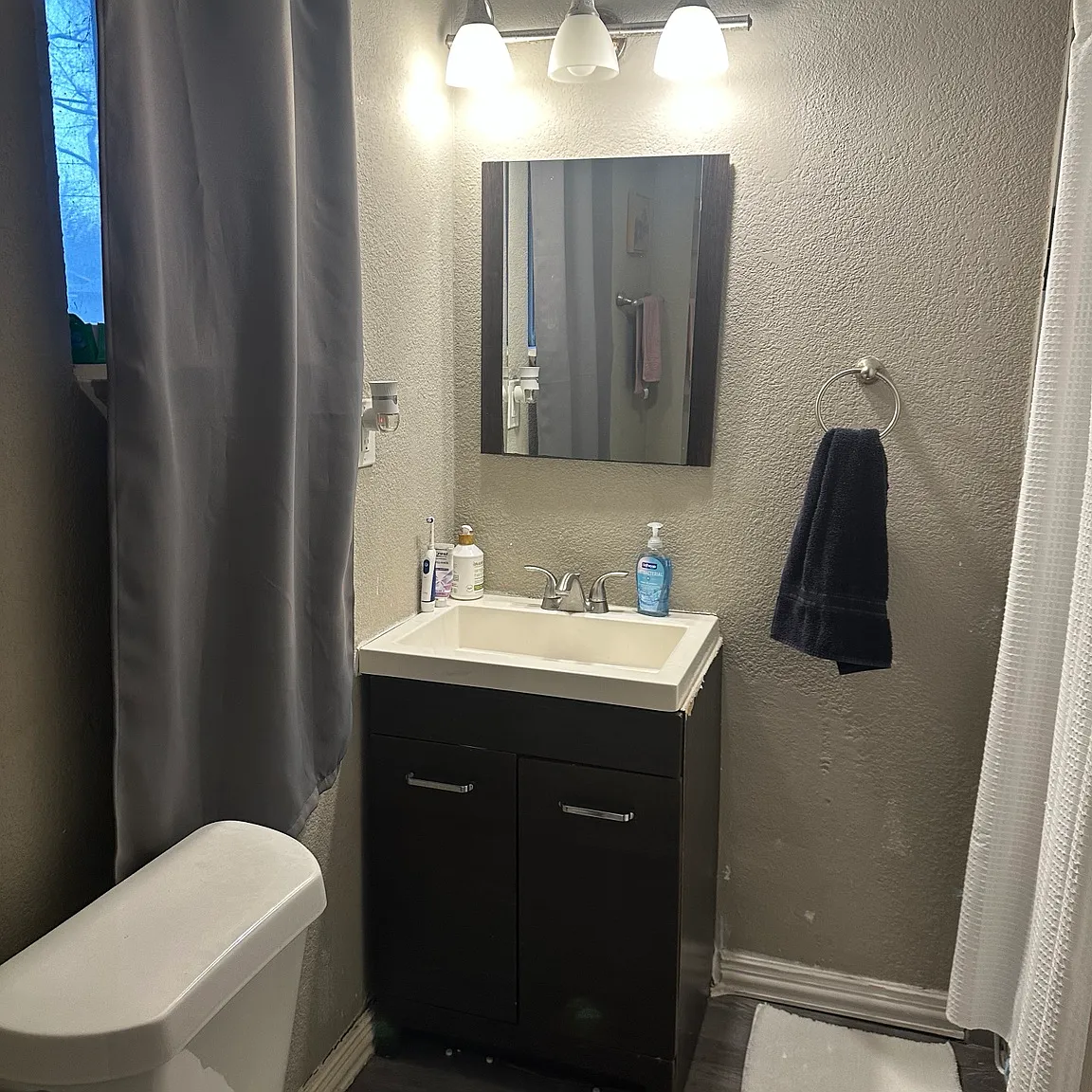 406 West Daugherty Drive - 2 — Photo 2