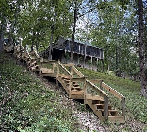 3rd image of 220 Powell Dr