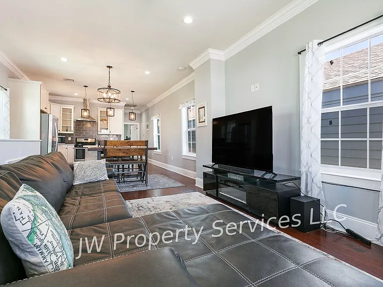 324 N Roman St — Photo 8