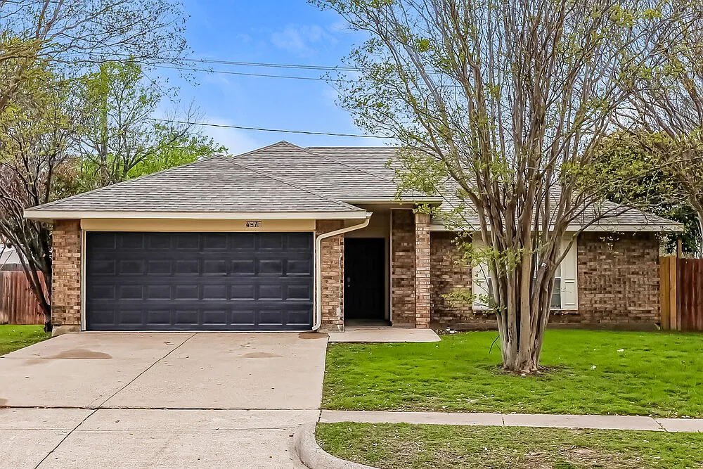 3 bed, 2.0 bath, 1526 sqft, $2,440 — Photo 1