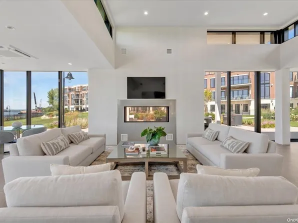 10 Shore Road #308, Glenwood Landing, NY 11547