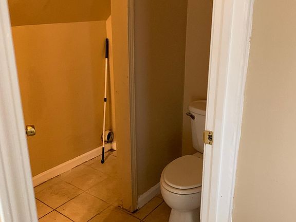 4th image of 6617 Lake Willow Dr APT B