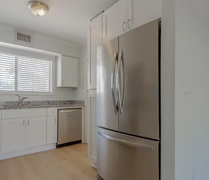 360 14th Ave S #E — Photo 11