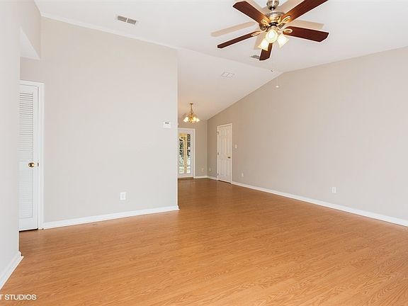 5th image of 188 Ann Cir