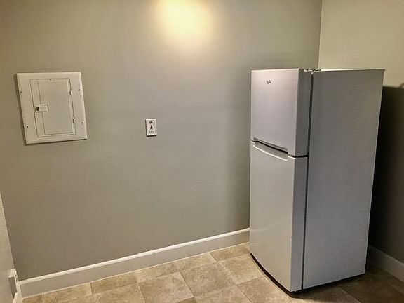 2nd image of 728 E 102nd 102 Sacramento #102