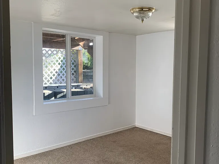 402 Silcott St #B — Photo 7