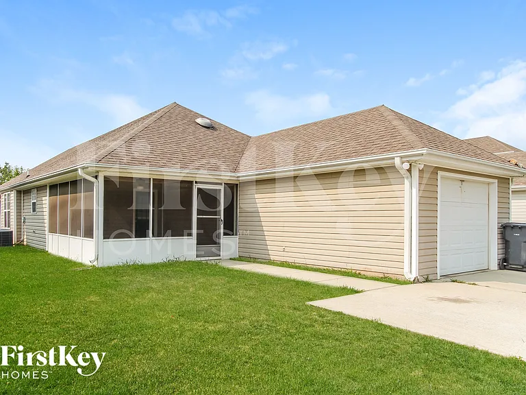 2218 Village Ln — Photo 18