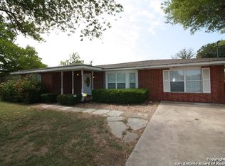 305 Dry Hollow Rd, La Vernia, TX 78121