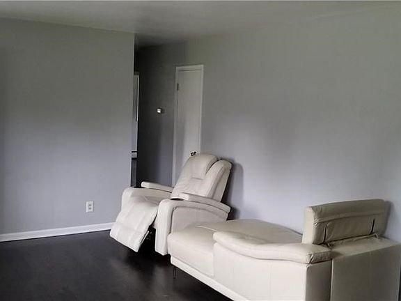 5th image of 838 Larkridge Ave
