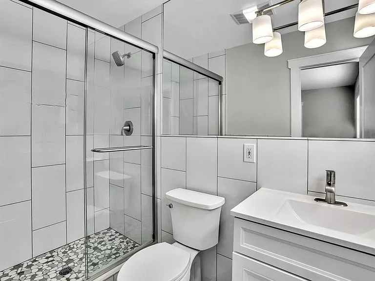 541 NE 18th St #541 — Photo 6