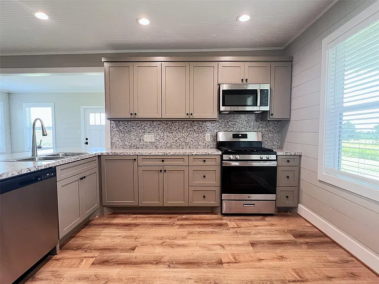 12201 Emshoff Rd — Photo 3