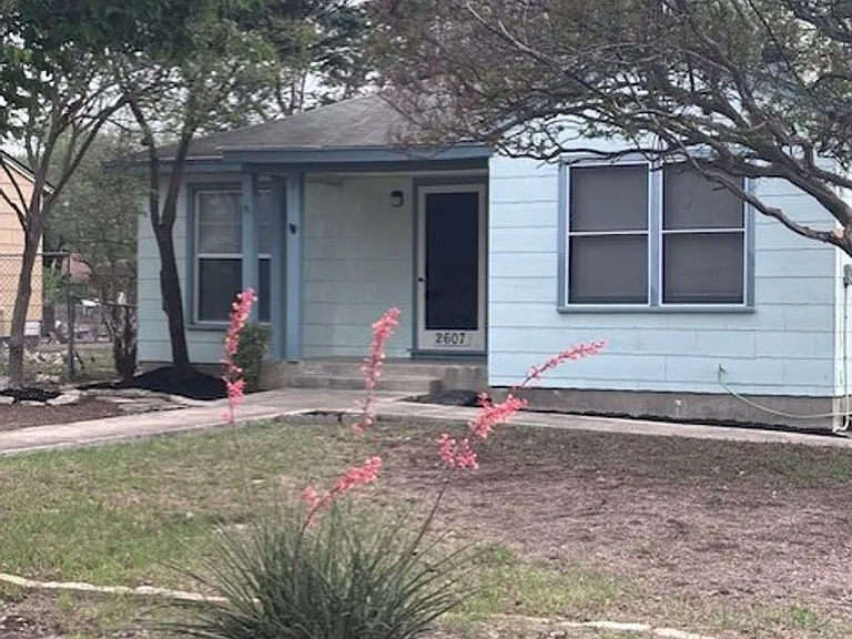 2607 W Craig Pl — Photo 3