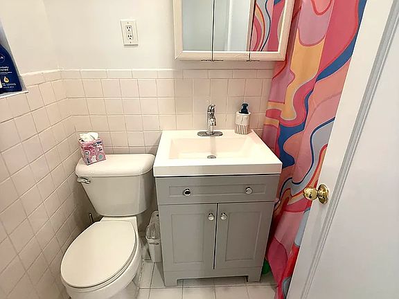 4th image of 22 W 77th St APT 34