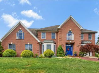 34 Carousel Ln, Easton, PA 18045