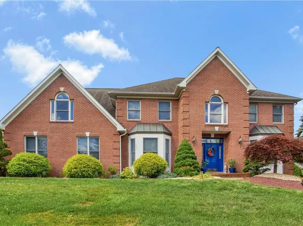 34 Carousel Ln, Easton, PA 18045