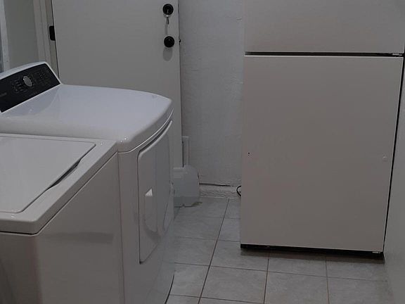 5th image of 4793 Lake Forest Ave