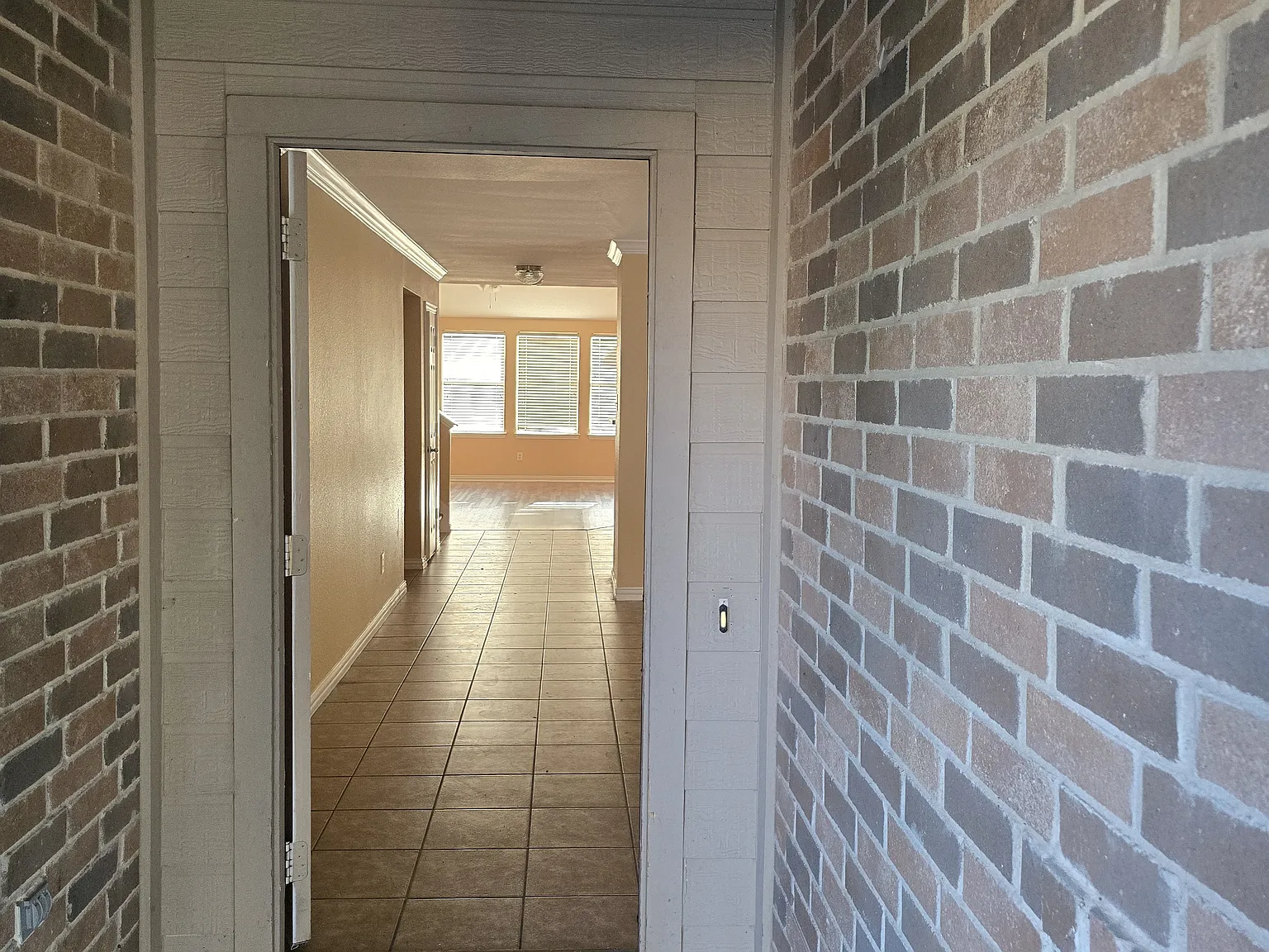4 bed, 2877 sqft, $2,750 — Photo 1