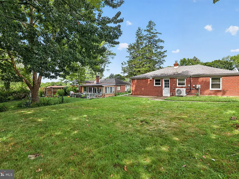 1539 Reservoir Ave — Photo 24