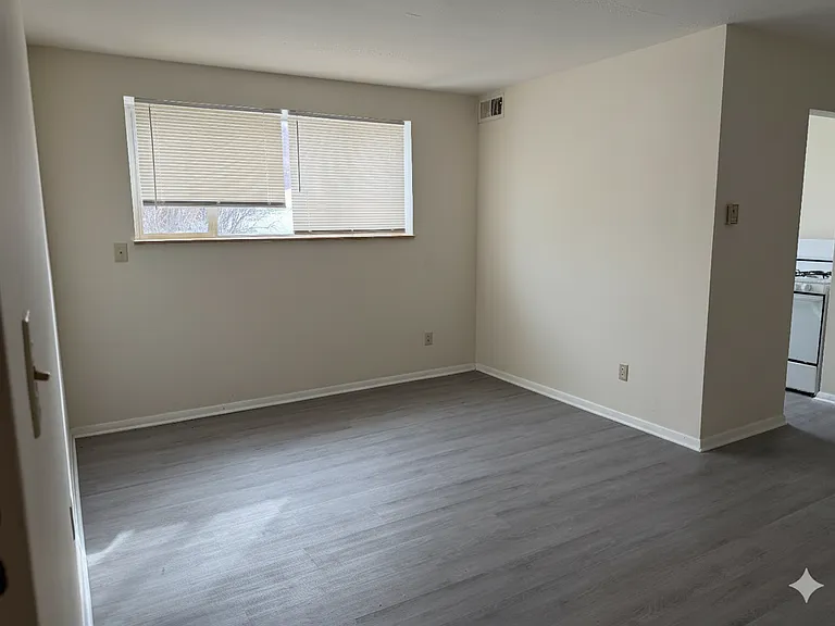 4560 E 104th St #9 — Photo 2