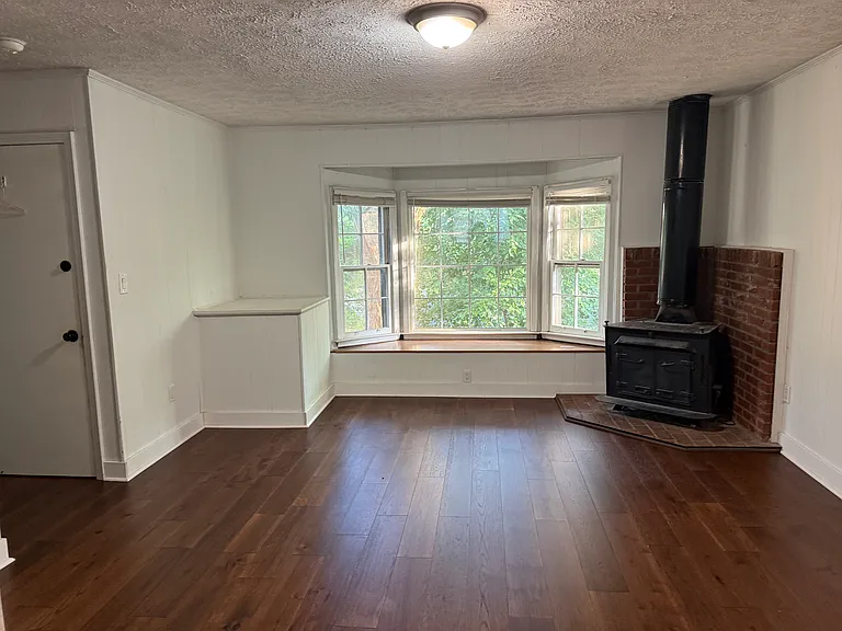 109 Buist Ave — Photo 8