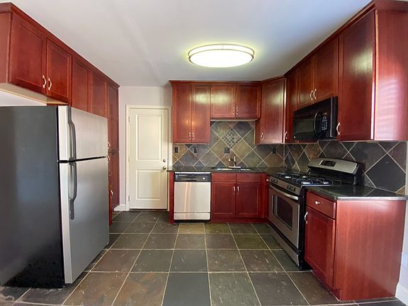4th image of 1104 W 46th St #3
