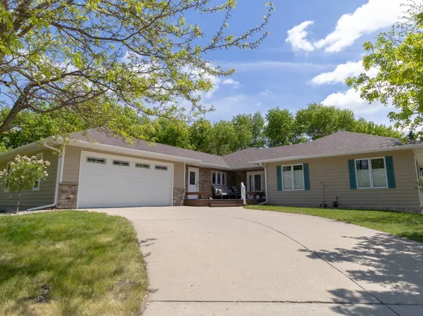 916 Hills Ave, Jackson, MN 56143