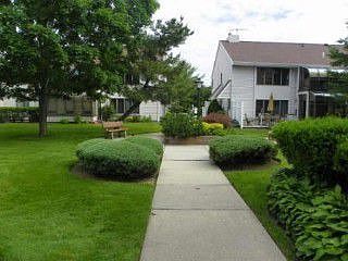 2nd image of 20 Laurel Ave APT 19