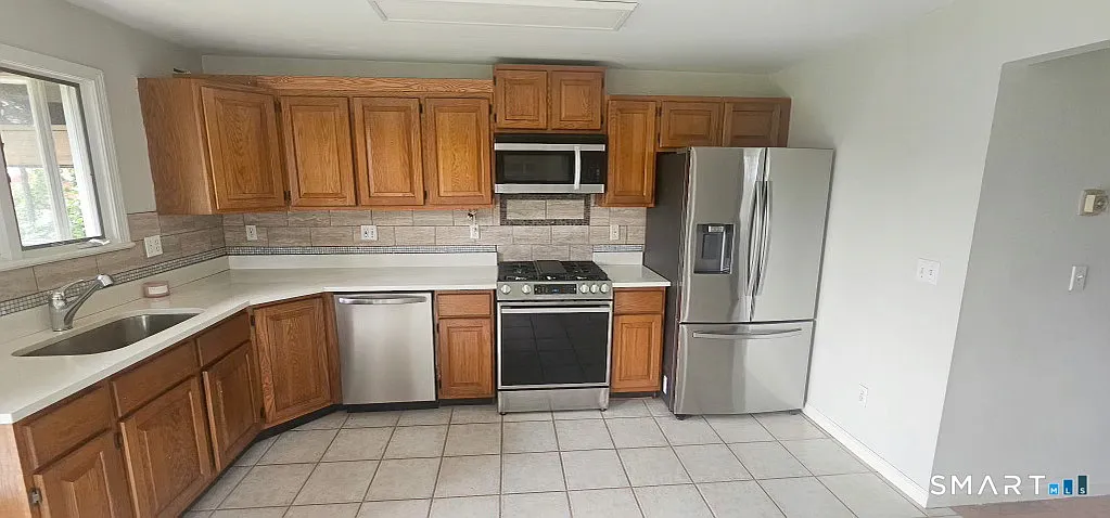 2 bed, 2.0 bath, 876 sqft, $2,300 — Photo 2