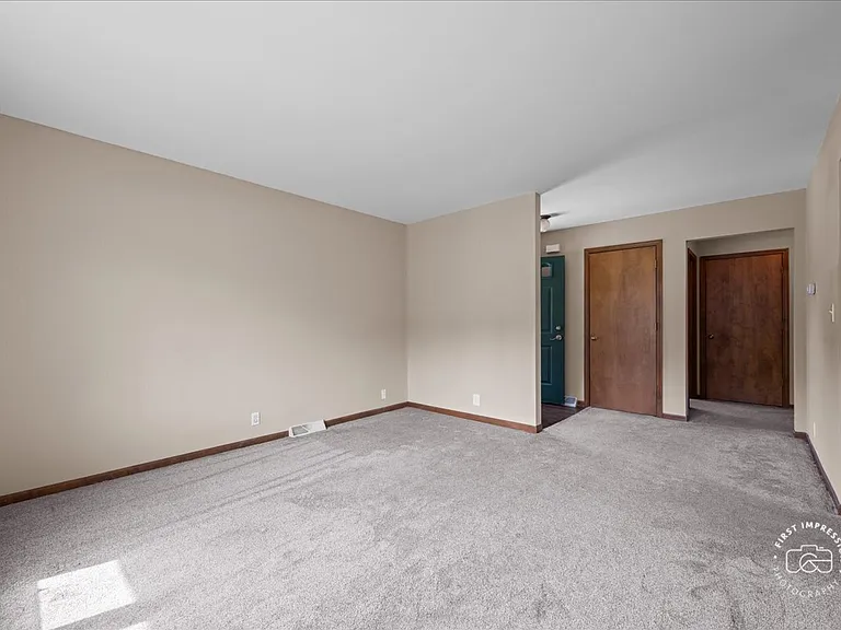 1201 Johnston Dr — Photo 6