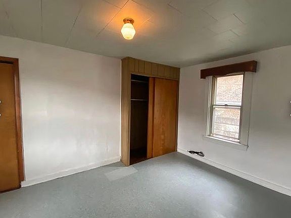 5th image of 215 Grant St