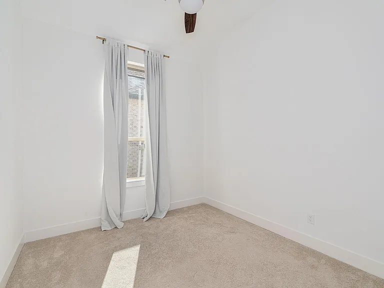 720 Wycliffe Dr — Photo 16