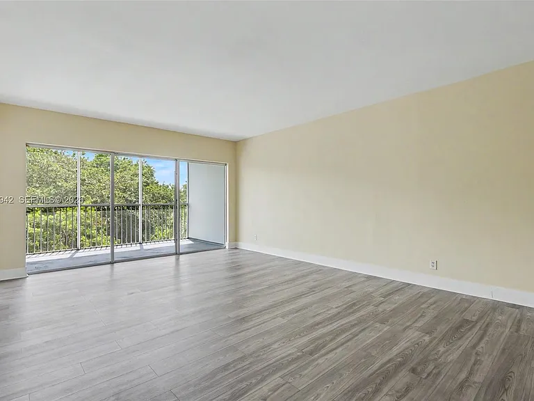 3250 N Palm Aire Dr #406 — Photo 3